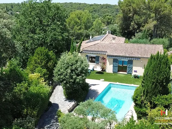 AUBAIS - Villa de Plain-Pied avec Dépendance & Piscine