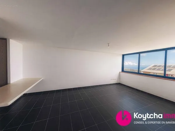 Appartement t2 11ème km ascenseur