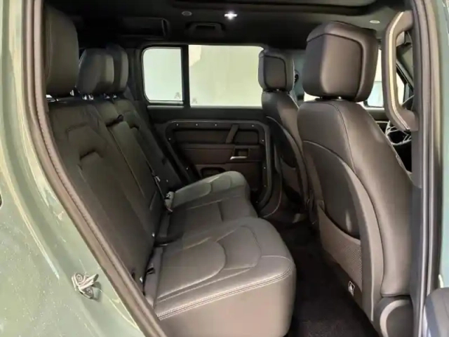 Land Rover Defender 110 2.0 p300e phev trophy edition keswick green — photo 13