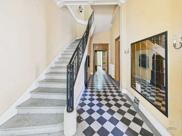 Maison 8 pièces 339 m²