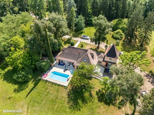 Maison 10 pièces 270 m²