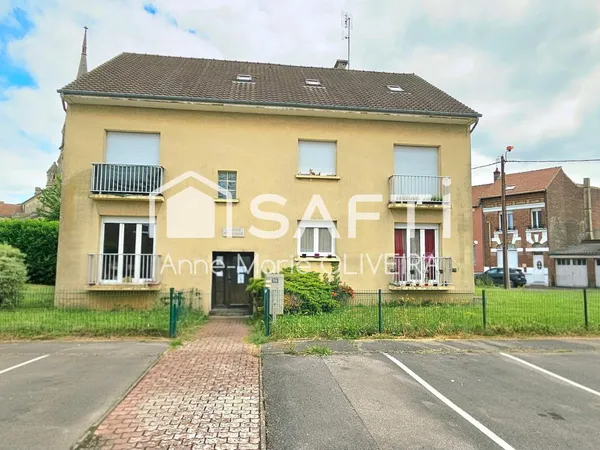 Immeuble en monopropriété offrant un bon rapport : avec 5 lots, garages, caves, jardin, stationnemen