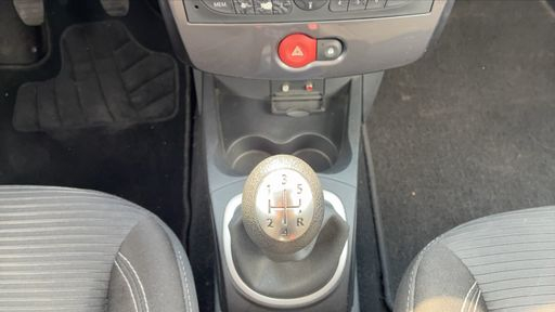 Renault Clio 1.5 DCI 90 - Expression – 2012 – 144000 km – Diesel – Boîte Manuelle — photo 12