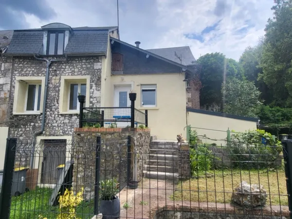 Elbeuf proche Seine : Maison 113 m² avec jardin 300 m², 3 CH et 3 PK intérieurs ... Prix attractif !
