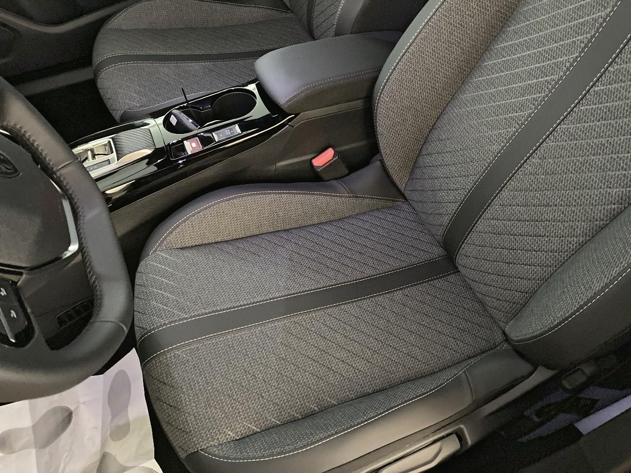 Peugeot 2008 hybrid 145 ch e-dcs6 allure — photo 9