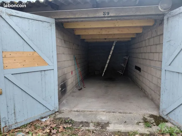 Location box de stockage / garage - Grande capacité