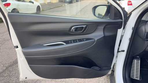 Hyundai Bayon 1.0 T-GDi MHEV 100 - Creative – 2022 – 52200 km – Hybride essence – Boîte Manuelle — photo 20