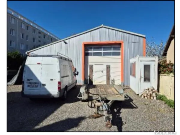 Local d'activités 250m2 a Mainvilliers