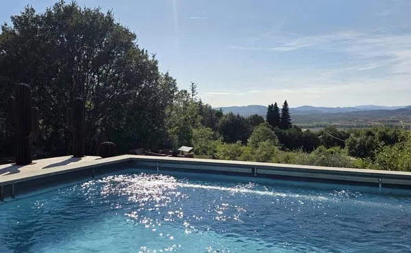Maison contemporaine avec piscine et vue panoramique entre Uzès et Barjac
