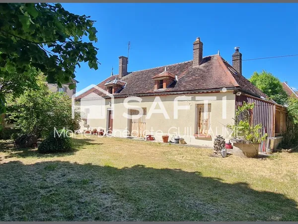 Maison ancienne et ses nombreuses dépendances