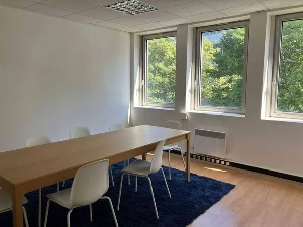 Bureaux 2 pièces 766 m²
