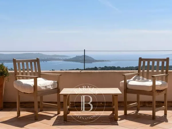 Exclusivité, Porto-Vecchio, Carpalone, Villa d'architecte, 7 chambres, piscines, vue mer panoramique