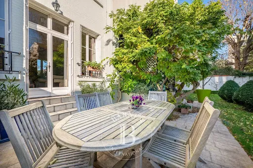 Maison 9 pièces 265 m²