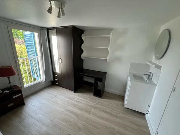 Loue chambre meublée 16m² avec salle de bain et entrée indépendantes