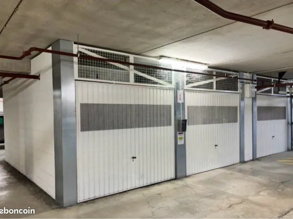 Box garage parking sécurisé