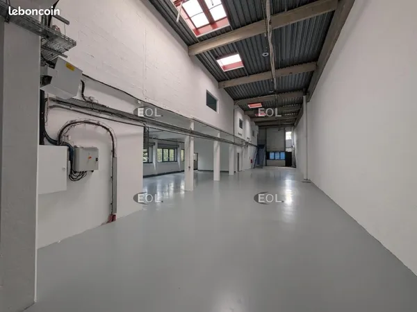 Local d'activité 639 m²