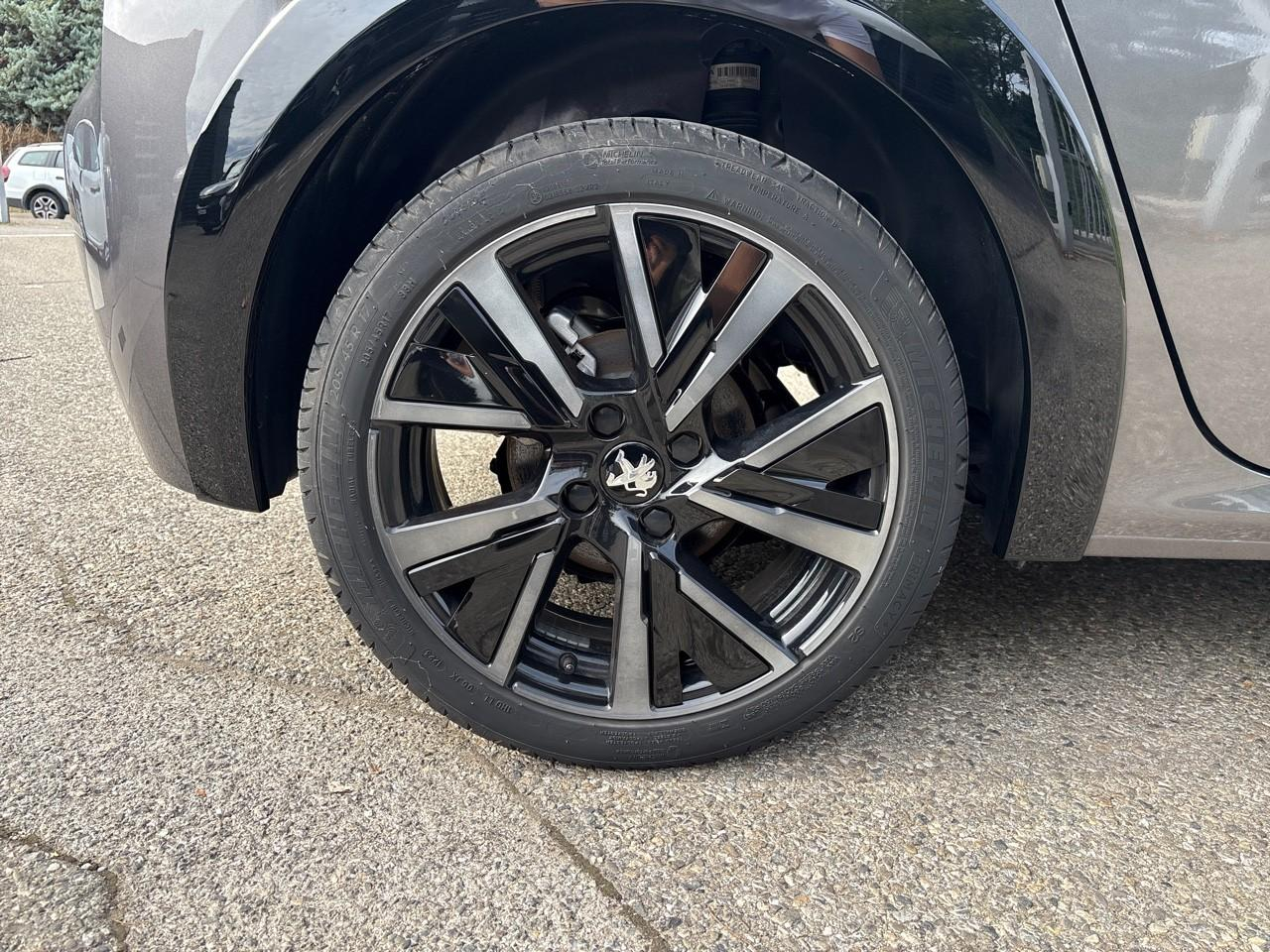 Peugeot 208 1.2 puretech 100ch s&s gt — photo 13
