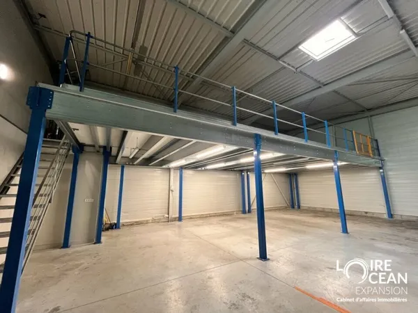 Local industriel 334 m²