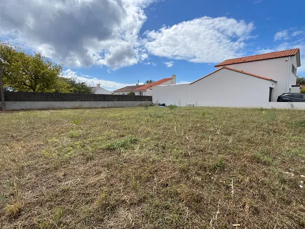 Terrain à batir - 450 m² - Libre de constructeur- SAINT HILAIRE DE RIEZ