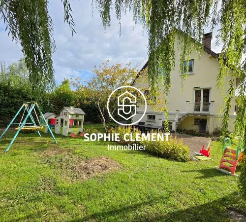 Maison 10 pièces 236 m²