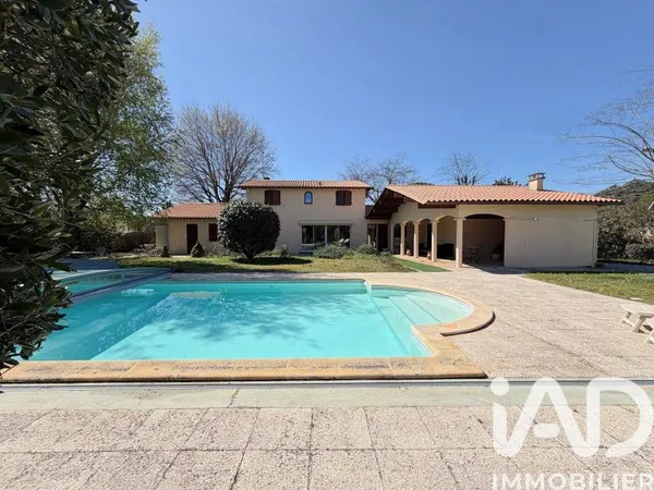 Maison 7 pièces 206 m²