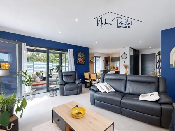 Maison contemporaine avec jardin et pergola