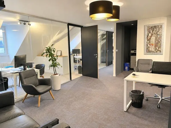 Bureau et espace de travail Location Tours 105m² 2100€
