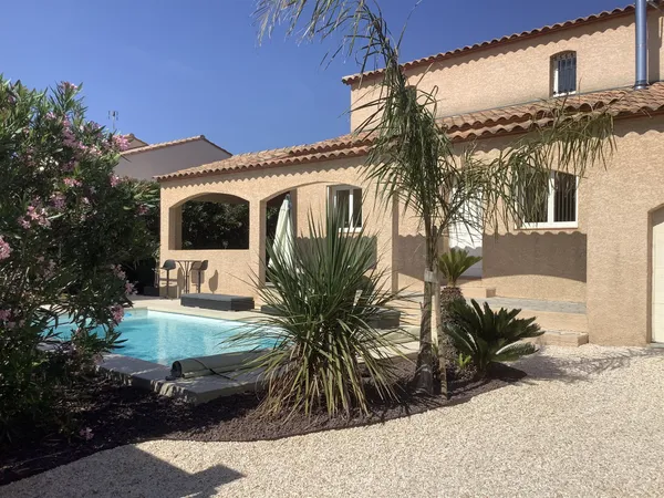 Villa avec piscine proche de la plage