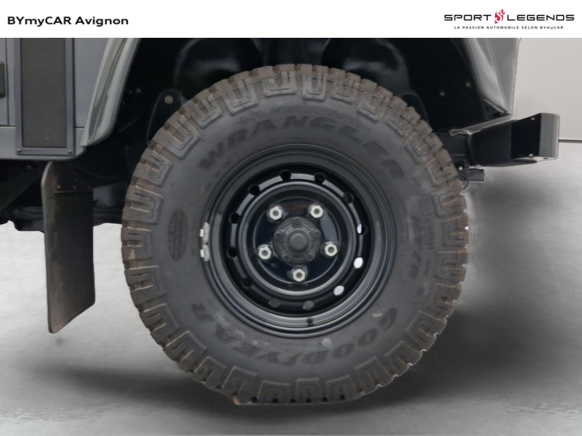Land Rover HEDONIC - LAND [OF] RECREATION - V8 SOFT TOP CUSTOM — photo 18