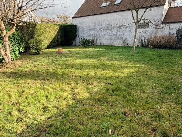 Terrain 196 m²