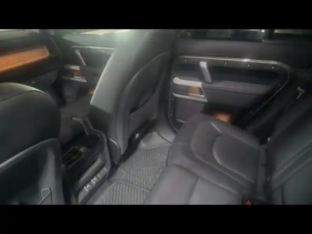 Land Rover Defender 110 2.0 p400e x-dynamic se — photo 30