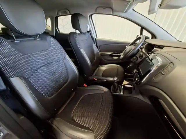 Renault Captur dci 90 energy eco² — photo 11