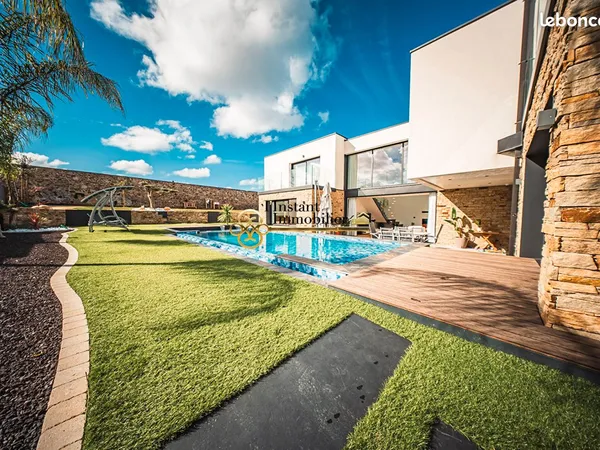 Maison 10 pièces 254 m²