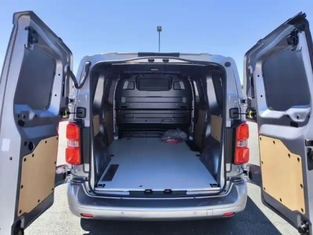 Citroën Jumpy e- fgn taille m 100 kw (136 ch) batterie 75 kwh — photo 6