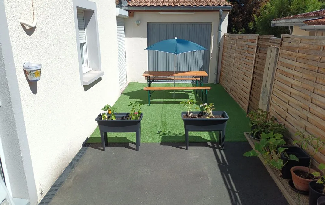 Photo 1