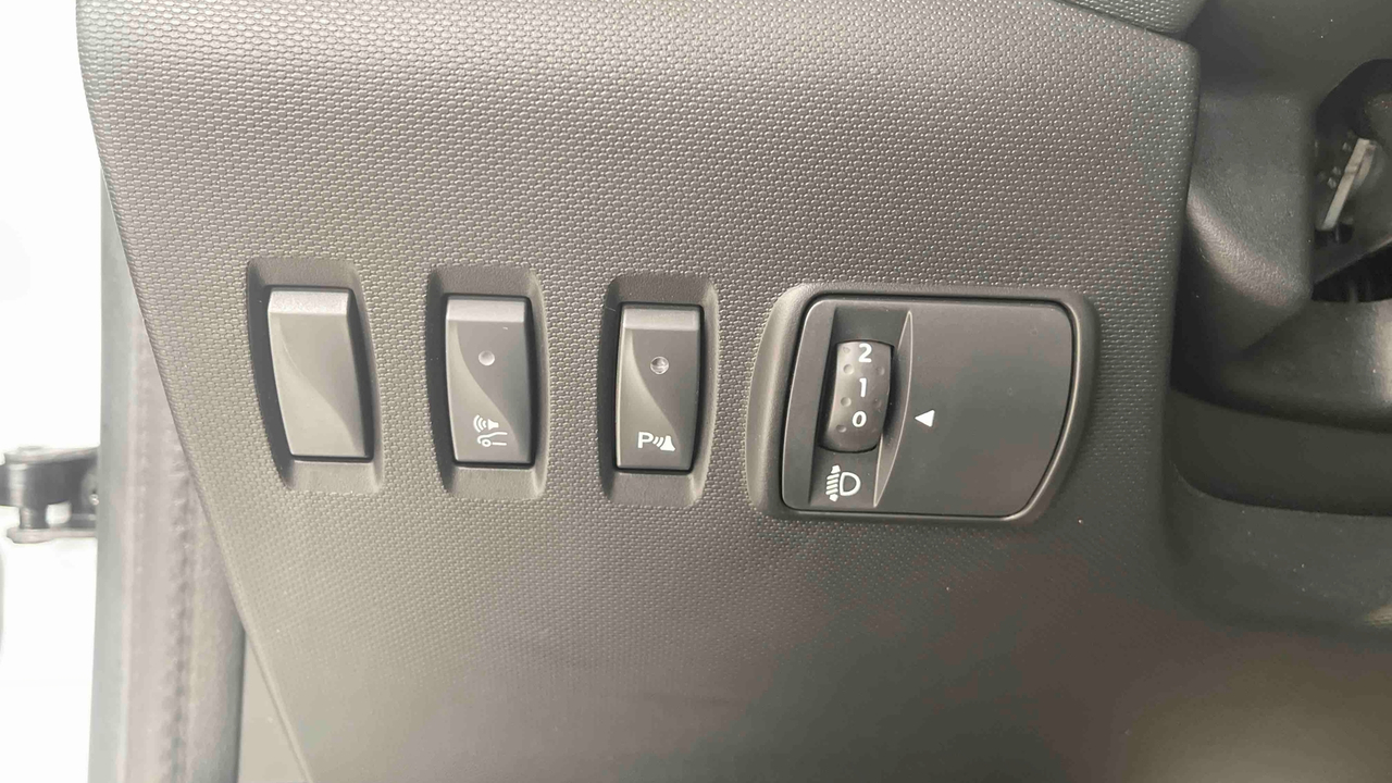 Renault Twingo III E-Tech — photo 21