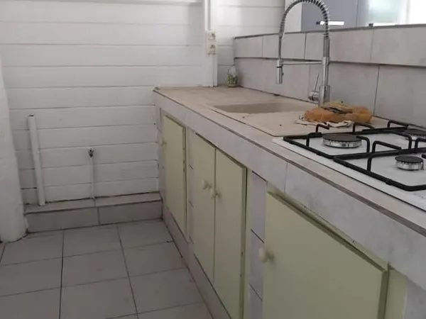 APPARTEMENT 2 CHAMBRES A CAPESTERRE BELLE EAU C.C