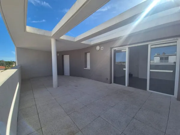 Appartement lumineux 2 pièces avec terrasse dans quartier bi