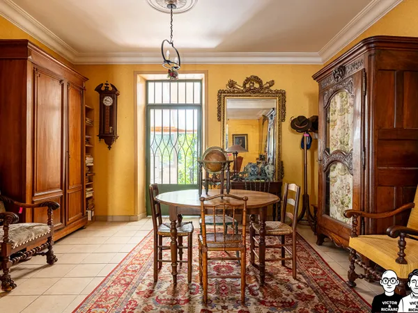 RUE ÉTIENNE LARCHEY - MAISON DE CARACTÈRE - 257 m2 DE JARDIN + 64 m2 D'ANNEXES