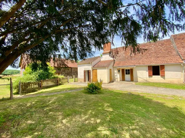 Ancienne ferme en pierre avec studio et dépendances