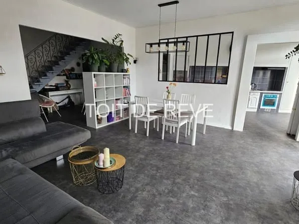 T5 en duplex de 125m² à Gigean