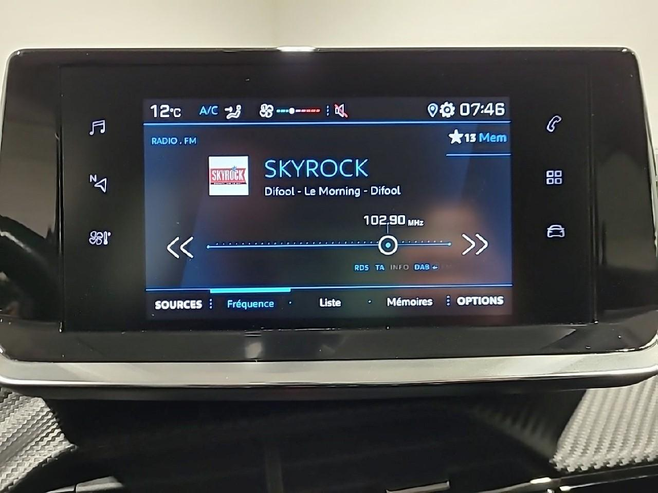 Peugeot 2008 puretech 100 s&s bvm6 active — photo 11