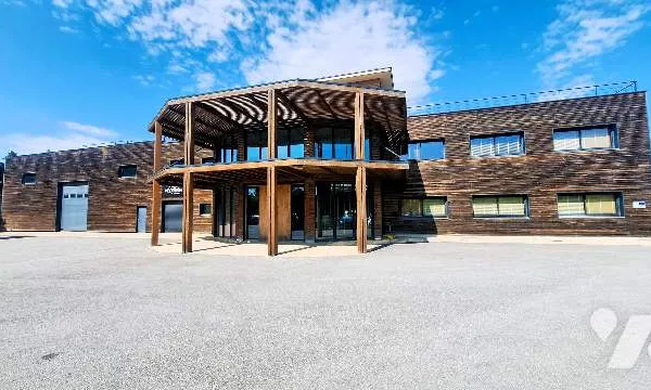 Local d'activités 1327 m²