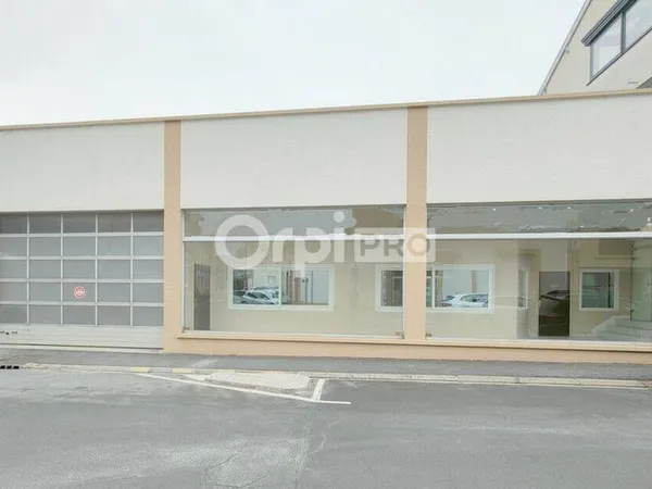 Local d'activité 898 m²