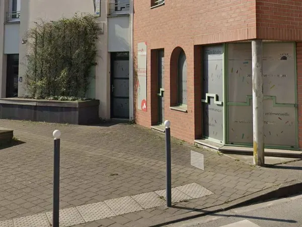 Local 105 m² Dainville