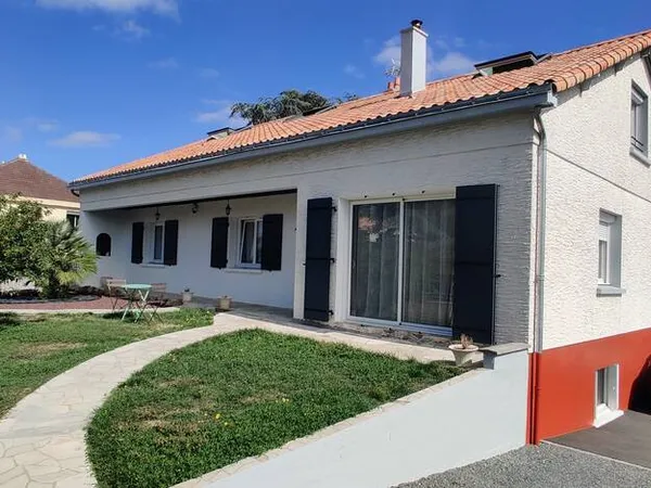 Maison 6 pièces 240 m²