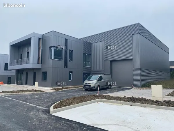 Local bureaux 699 m²