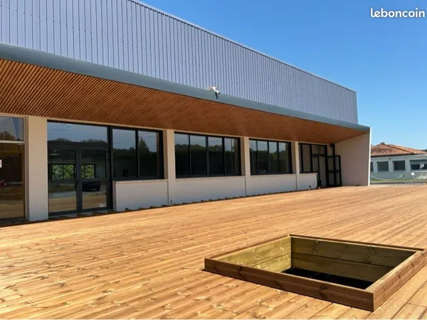 Bureaux rénovés 25 à 200 m² - Angoulême, 3 min N10 - 11,5€ HT/m²