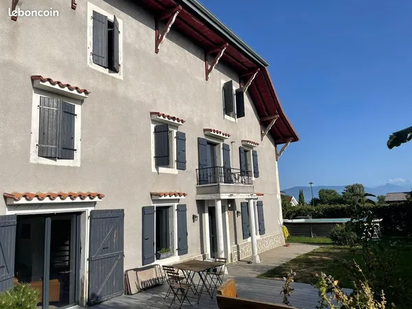Maison de caractère rénovée 204 m² - 5 chambres - Piscine - Quartier Tutegny - Cessy
