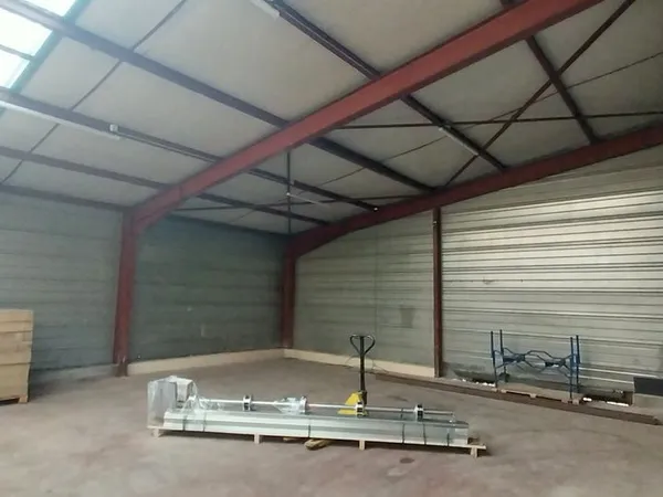 Local industriel 100 m2